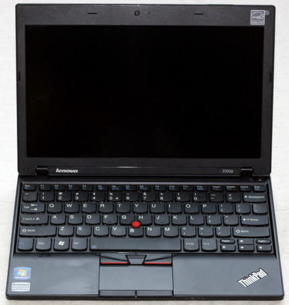 Otevřený ThinkPad X100e zepředu