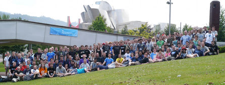 Skupinová fotografie z loňské Akademy v Bilbao (foto Knut Yrvin, CC-BY)