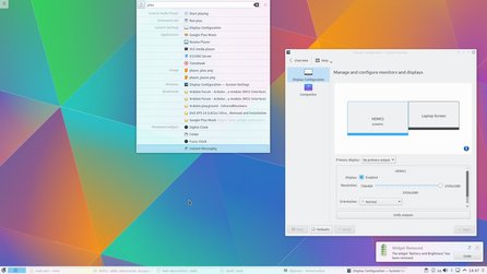 Plasma 5 so spusteným KRunner a KScreen (screenshot KDE, GPL)