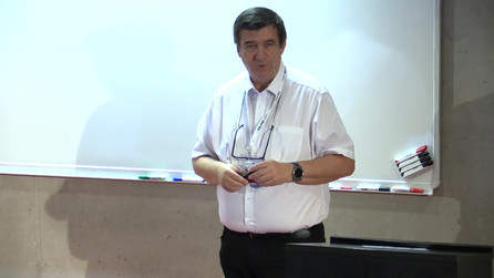 Jiří Peterka vysvětluje problémy návrhu zákona o hazardních hrách (zdroj: videozáznam z přednášky, CC-BY)