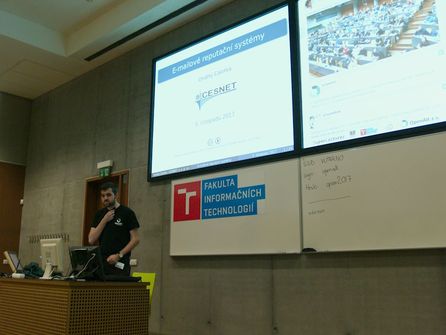 Ondřej Caletka při své přednášce na konferenci OpenAlt 2017