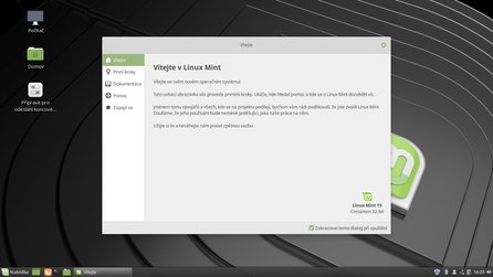 Pracovní plocha Linux Mintu po přihlášení