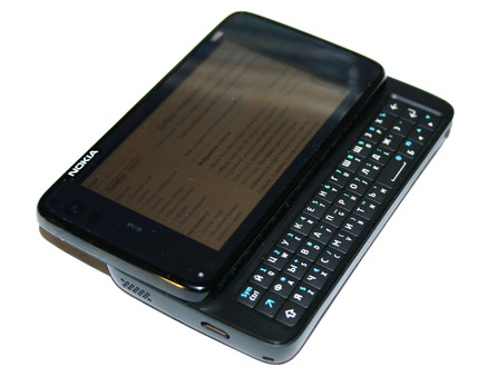 Nokia N900 s ruskou klávesnicí, zdroj wikipedia.org (Ilya Voyager)