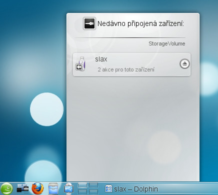 Práce s výměnnými zařízení (USB, CD, ...) v KDE 4 (v panelu 5. ikonka zleva)