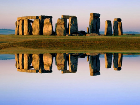 Stonehenge i s odrazem