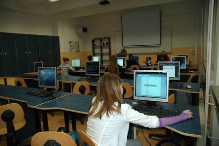 Počítačová učebna s Linuxem