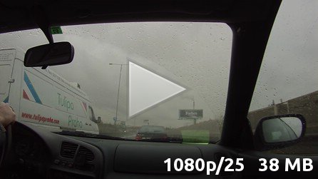Jízda autem v Praze po Štěrboholské spojce – déšť