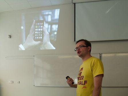 Konference k výročí 30 let GNU: Filip Kłębczyk popisuje SailfishOS