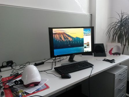 Endless PC v akci, 4k monitor na plné rozlišení nezvládlo. Umí jen FullHD.