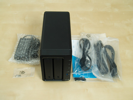 Obsah balení Synology DS716+