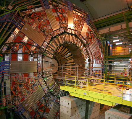 Compact Muon Solenoid (foto Eetwartti, CC BY-SA 1.0/2.0/2.5/3.0 + GNU FDL)