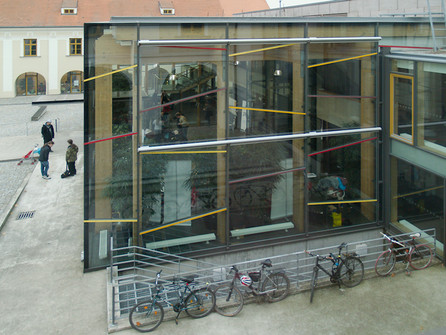 Prosklená část budovy FIT VUT, kde se konala konference OpenAlt