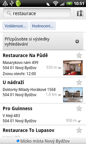 Google Maps v našem okolí dokáže hledat například restaurace