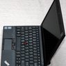 Otevřený ThinkPad X100e zprava