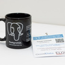 Návštěvníci dostali na památku hrnek s logem PostgreSQL a visačku s QR vizitkou a programem