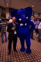 Joe Celko s maskotem PostgreSQL